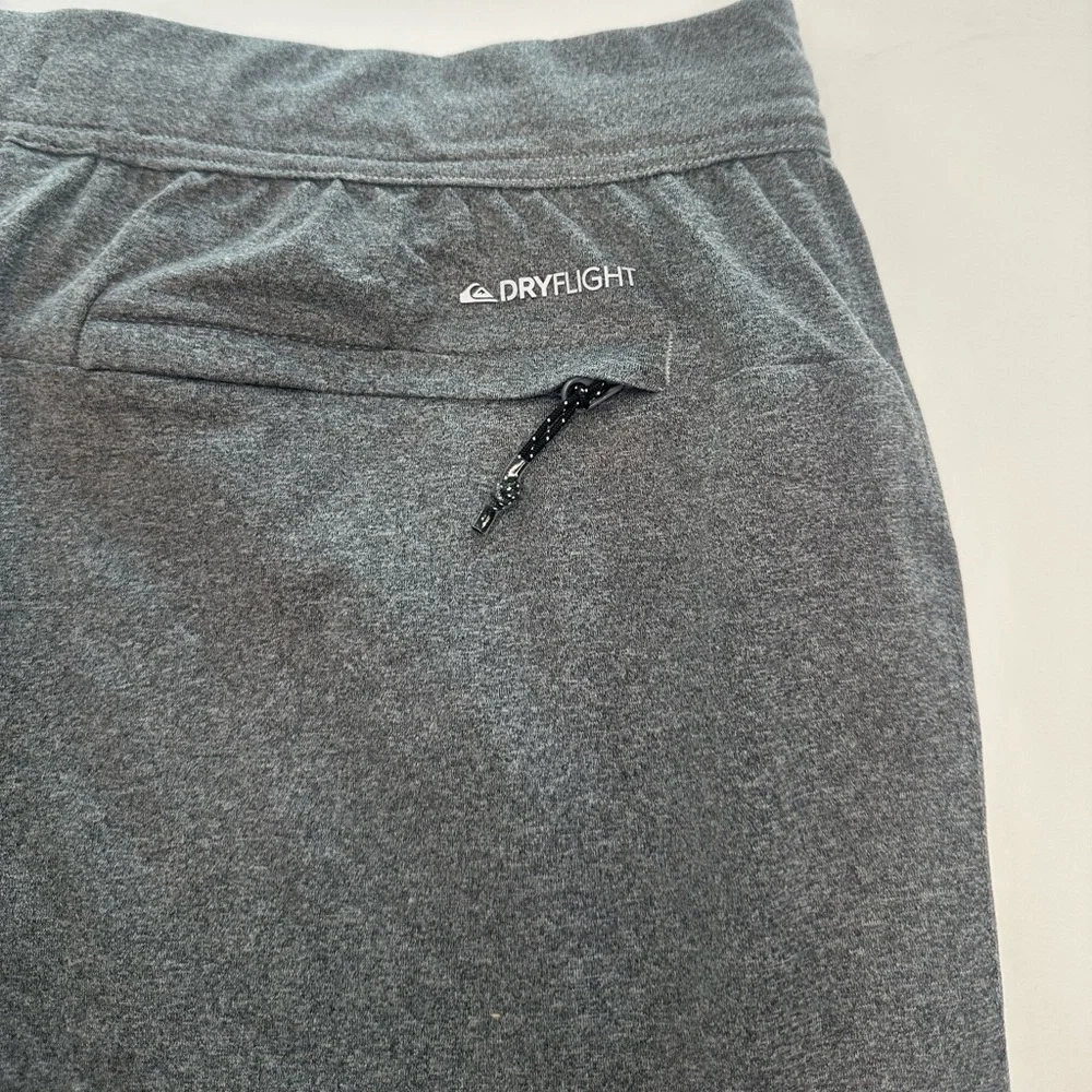 Quicksilver Training Shorts 19” Knit Gray NWT Men’s Size Medium